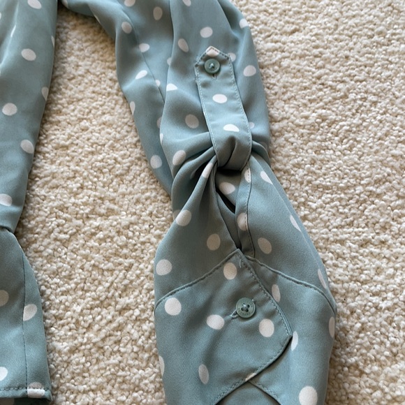 Express Polyester Blouse - Picture 3 of 3